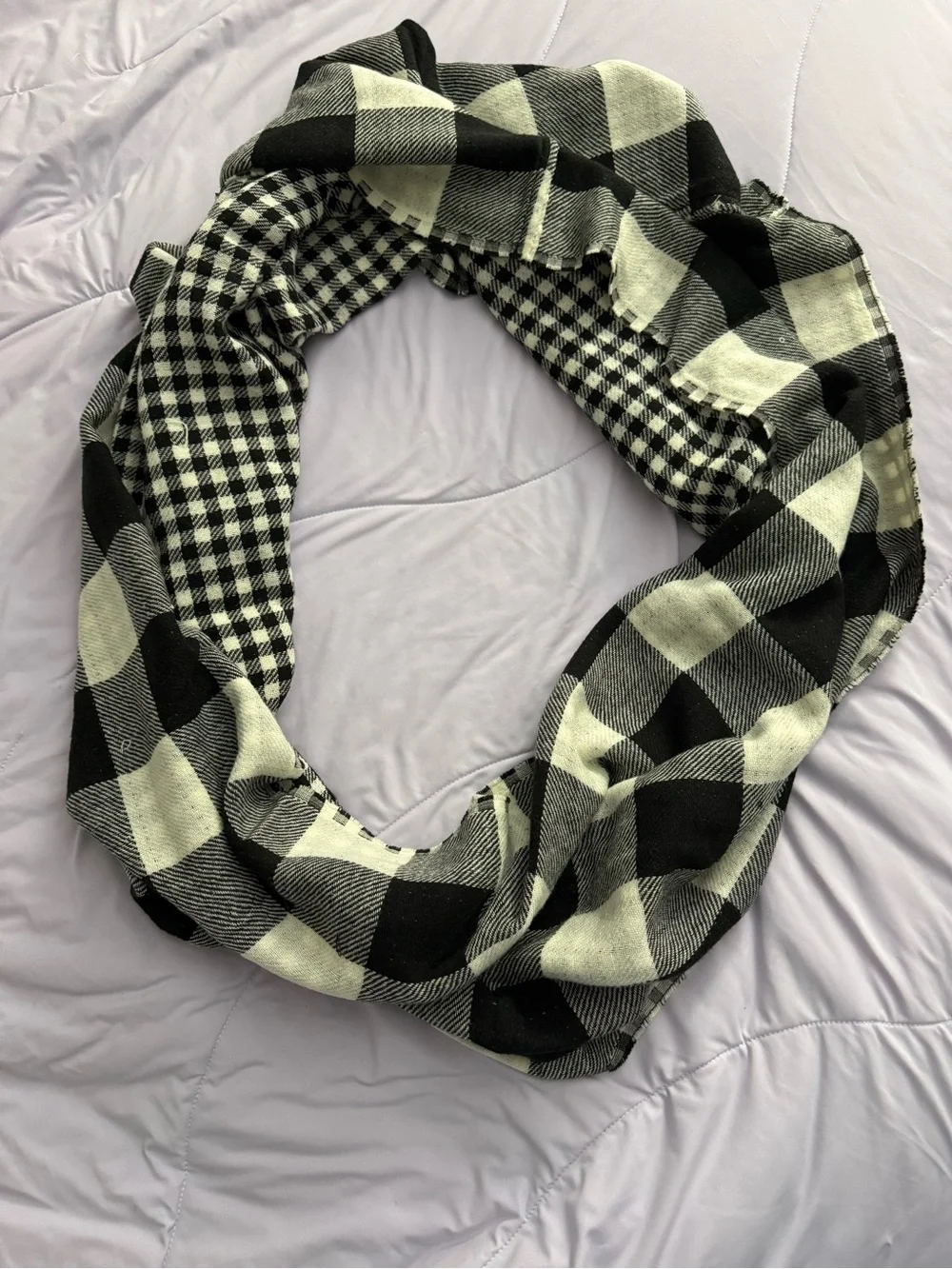GAP Black and White Buffalo Plaid Infinity Circle Scarf